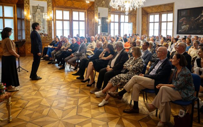 Václav Luks představuje plány a vize a odpovídá na dotazy, třeba i ohledně fyzické stránky dirigování